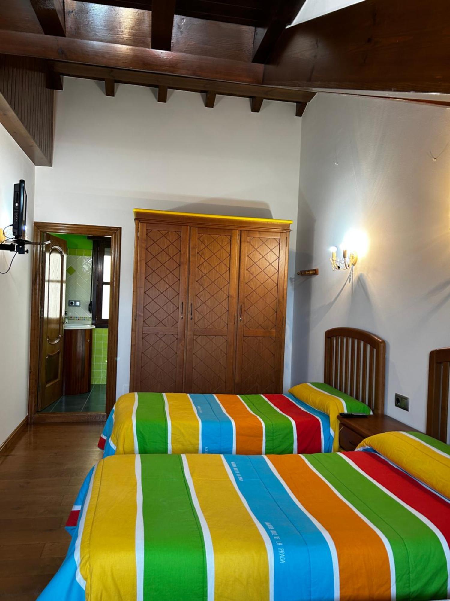 Affittacamere Casa De Aldea El Ponton Cue Esterno foto